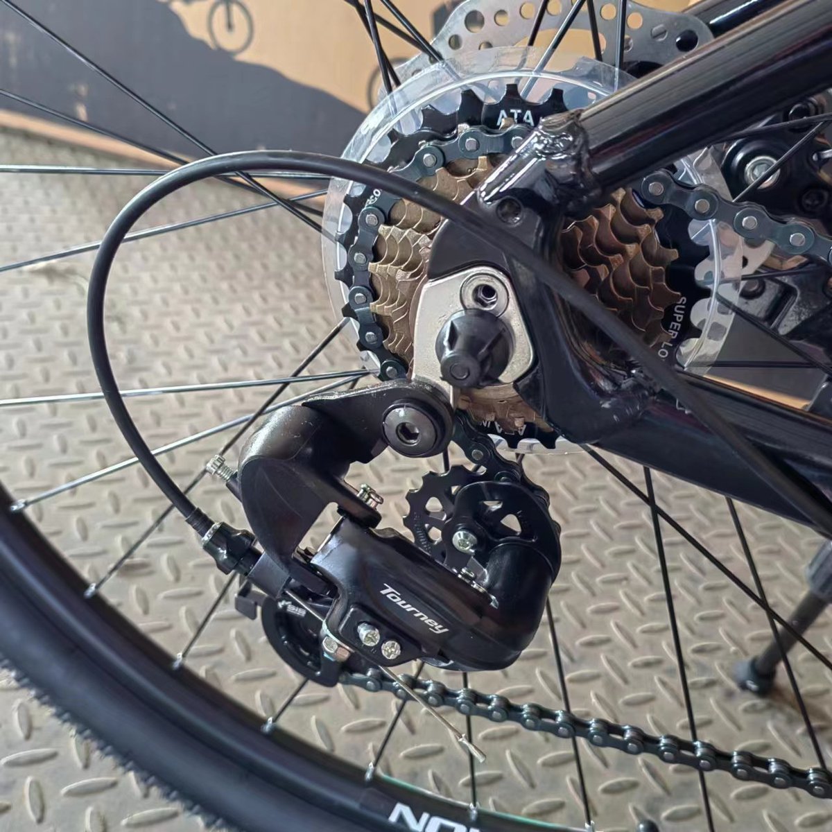 KerwinBicycle's tweet photo. #mtbike 1000pcs. alloy bike. 27.5inch 24 speed, frame 1.8mm thickness, alloy shoulder lock fork, alloy chainwheel, alloy bearing hub, original Shimano(EG500-8+TZ500+TY300) Sunrun 8 speed set position wheel, yonghua, pedal, tyre 2.35, butyl tube, alloy stem, swallow handlebar. https://t.co/OMNWE82kaX