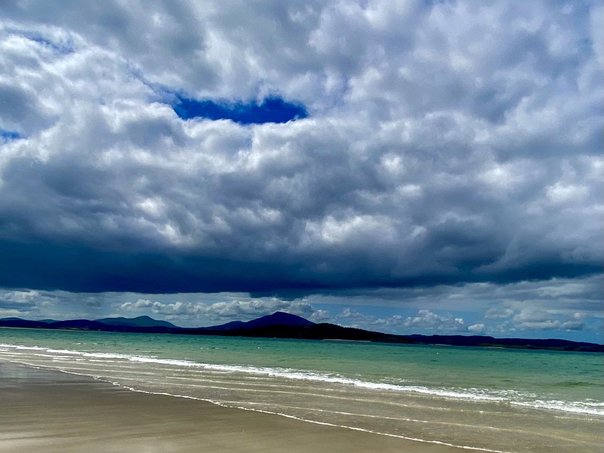 Eamdee's tweet photo. Perfect #Donegal day, 5k walk on sunny Tramore beach at Rosapenna, with Caribbean-style sea, sightseeing around Atlantic Drive and into Fisk at Downings for a pint and quality seafood. It doesn’t get much better https://t.co/fVQtATy19K