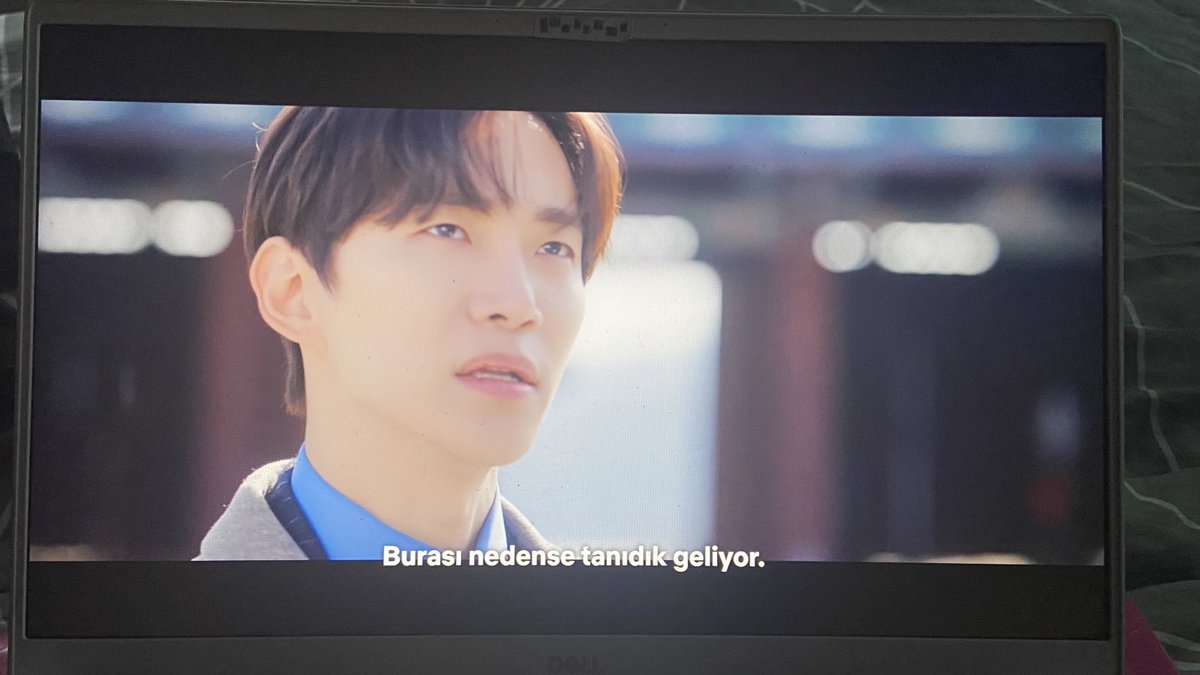 mavilimickey's tweet photo. Sahnenin kendisi zaten komikken , senaristin bรถyle bir replik koymasฤฑ๐ Junhocum allah allah acaba nedeeeen sana tanฤฑdฤฑk geliyor orasฤฑ ๐
#KingTheLandEp7 #RedSleevecuff #leejunho https://t.co/Gbc8uek3nK