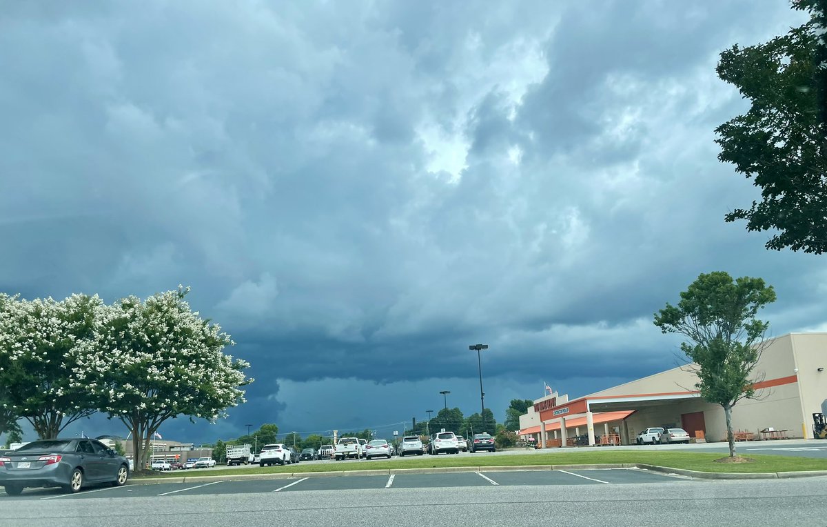 vj4ua's tweet photo. @spann @Target  Tuscaloosa around 11:30am. https://t.co/7dAMz56uZS