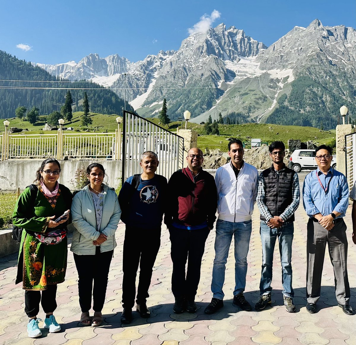 drmalikadil's tweet photo. When there is teamwork wonderful things can be achieved.
A delegation of various officials of @dghsindia visited  both the routes of Shri Amarnath ji yatra and applauded the health services kashmir for the preparedness and arrangements done for medical facilities to be provided to Yatris.
@MoHFW_INDIA