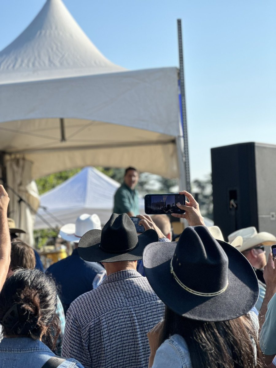 Best breakfast in town 💯Eggs, bharazi and pancakes at the 26th annual Ismaili Muslim Community Stampede Breakfast. And of course <a href="/JustinTrudeau/">Justin Trudeau</a> engaging the crowd! Happy stampede! <a href="/calgarystampede/">Calgary Stampede</a> 

#calgarystampede2023 #community #engagement
