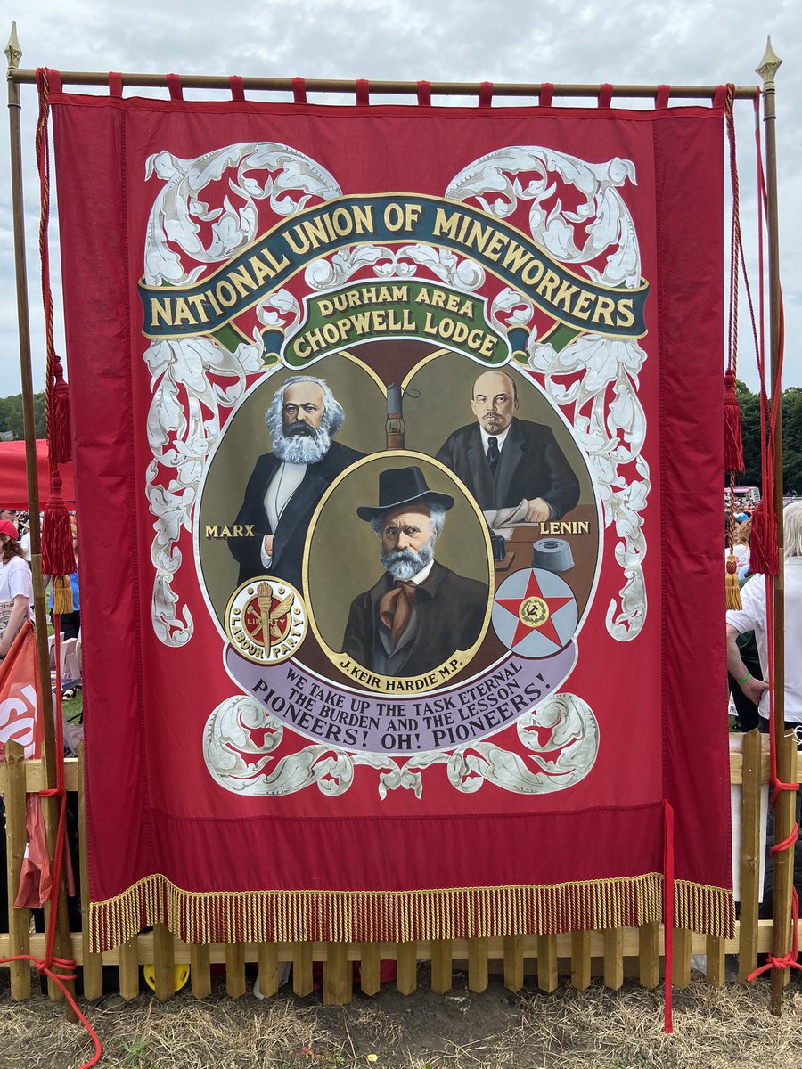 Micaelatr_2's tweet photo. Lenin lives in us. He is immortal ☭ https://t.co/Nk0dYtf97K