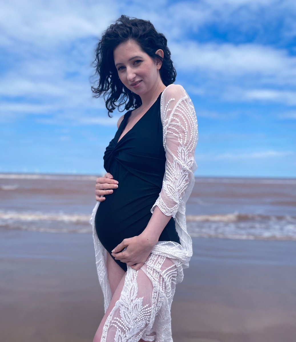 Lovely couple of days away with the fam and hubby took a pic of me and bump. Will be contacting photographers who are interested in a maternity shoot next week. Let me know if you are interested and we haven’t already spoken. #maternityphotography #maternityshoot #pregnancy