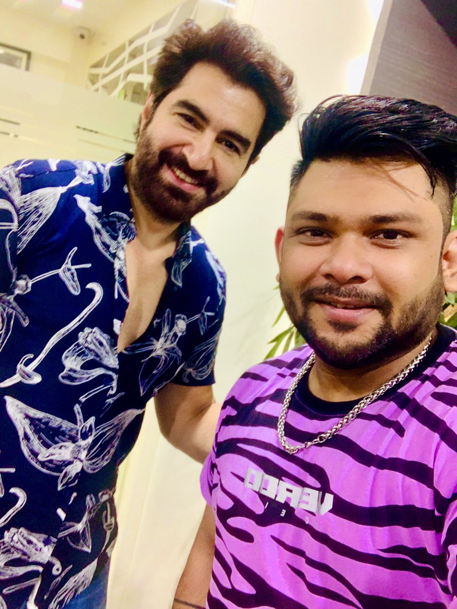 This man believes in his dreams and we believe in him. After #Chengiz success, looking forward to the new mission #Manush 🤩❤️ @jeet30 da always charming & motivating !!! 🤗