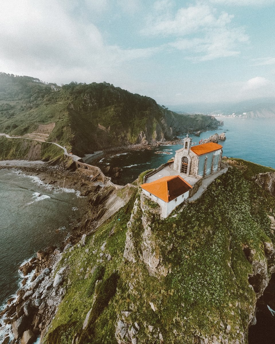 movingtheway's tweet photo. Some Impressions from the Hermitage of San Juan de Gaztelugatxe. Part 1/2
.
#movingtheway #keepyourspiritmoving #gaztelugatxe #sanjuandegaztelugatxe #vanlifespain #vanlifecommunity #roadtrippers #vanlifeexperience #vanlifeessentials #vanlifeaway #basquecountry #euskadi #bizkaia https://t.co/UC89iOWbyU