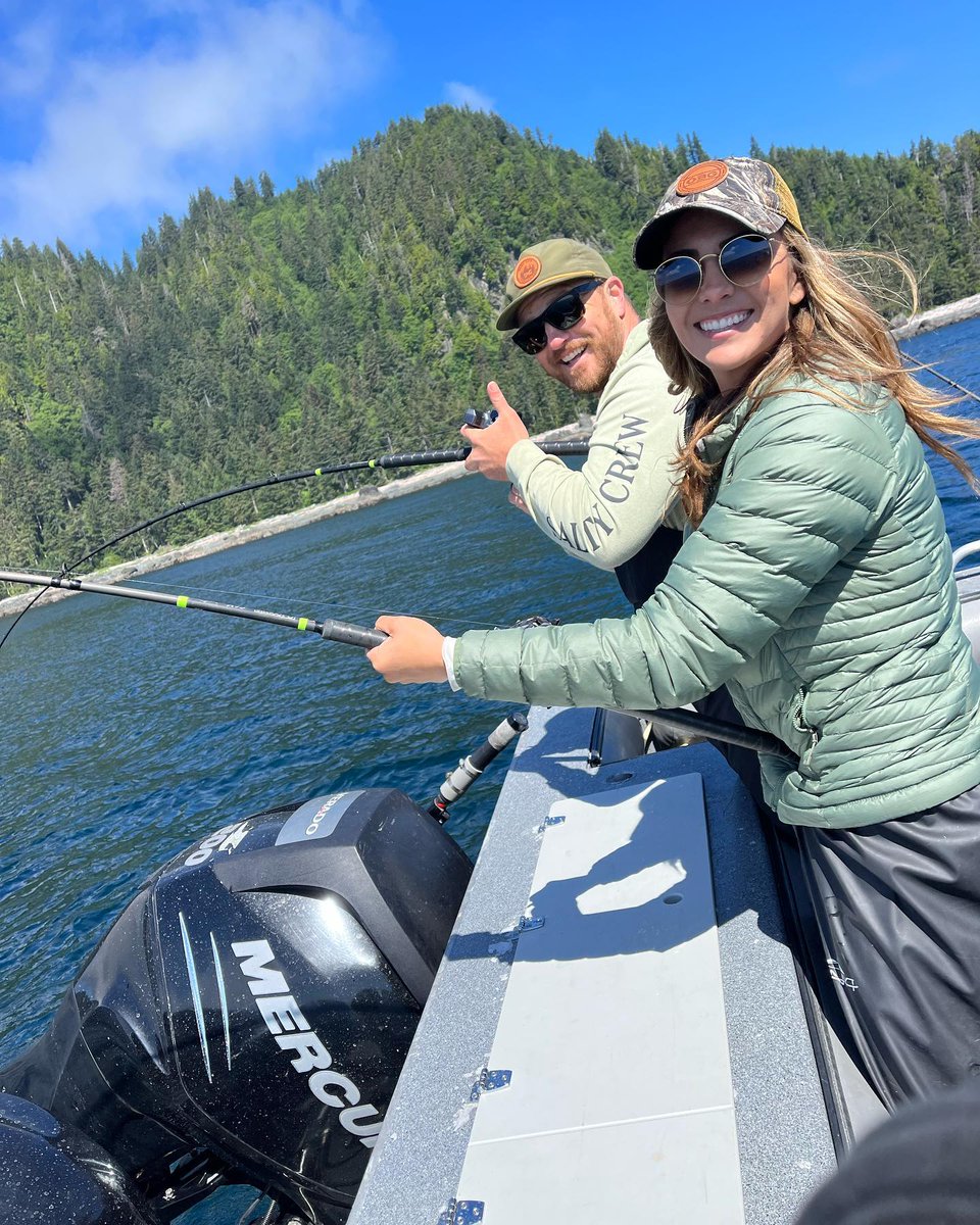 SteamboatBay's tweet photo. 📷 by @coco_winfield: Weeeere baacck! SO stoked for this guy + his king! The 1st for all of us + Carters “baby fish” that he waited all day for…fishin together is always our favorite and #Alaska and #steamboatbayfishingclub is our heaven!
#familyfishingtrip #fishinginAlaska https://t.co/FkCdh1ABfU