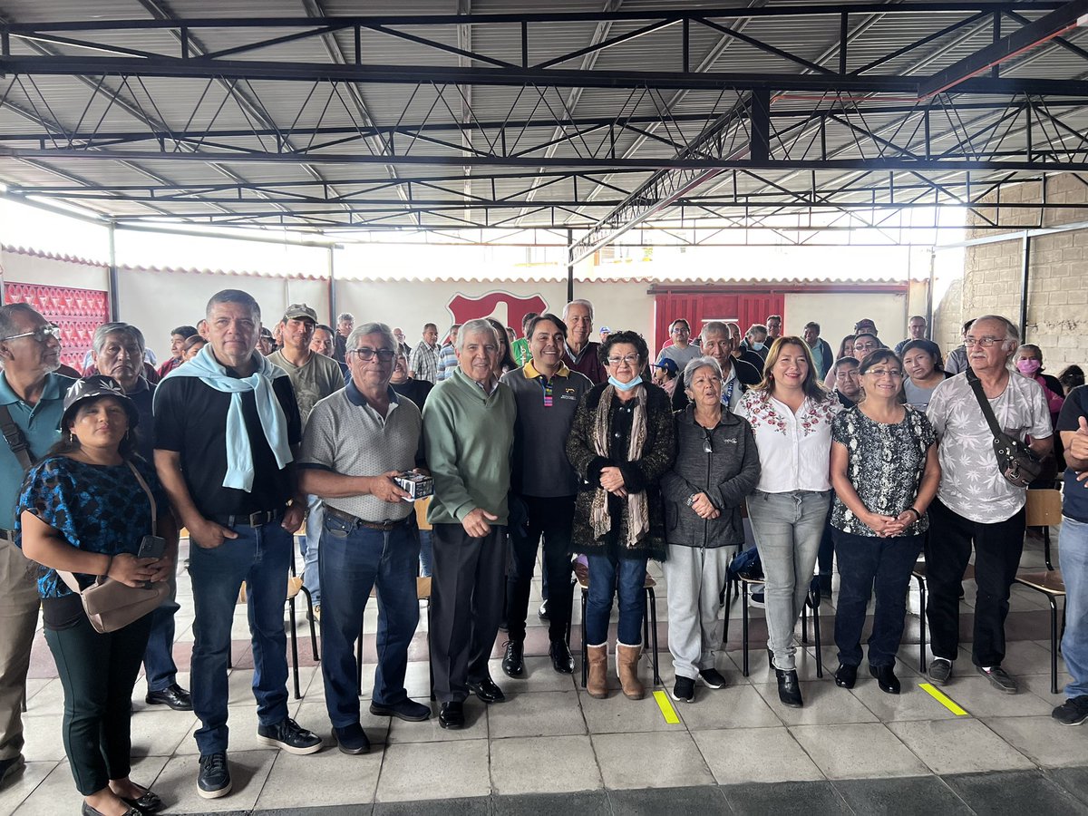 GoreAyP's tweet photo. Hoy participamos en la entrega de GPS para el Sindicato de Taxis Colectivos de la Línea 1, quienes postularon al fondo de seguridad del 8% para prevenir el robo de sus vehículos y poder trabajar tranquilos. 
!Felicitaciones por sacar adelante este proyecto! #elgoreentodas https://t.co/wkPa53WpCJ