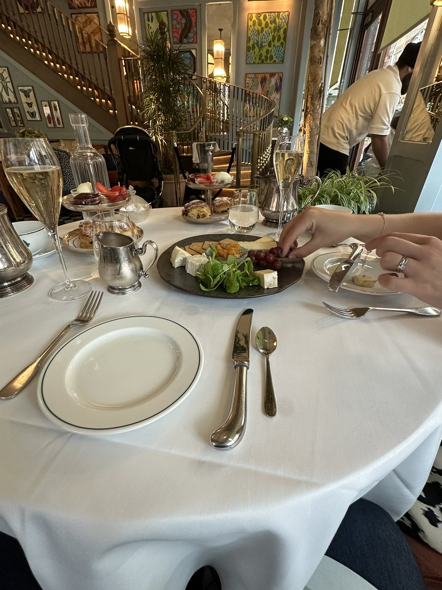 Tim_Gi11's tweet image. Made it out with the missus @emmagillhead whilst the kids are at Cubs camp #theivy #leedsvq