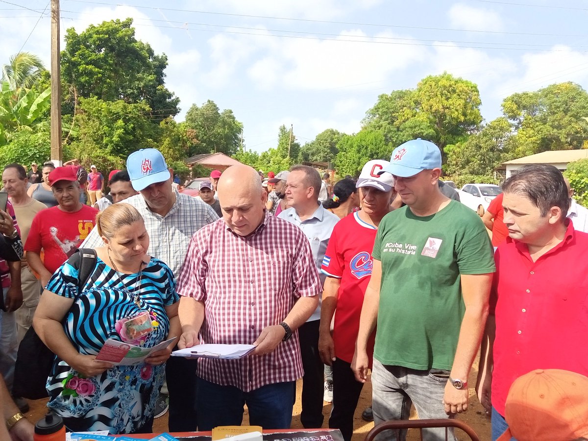 Nuestra visita a #CiegoDeAvila comenzó en la comunidad "Loma de la Carolina"

Constatamos las transformaciones  en beneficio de la población. Dialogamos sobre las ofertas recreativas para el verano e insistimos en la calidad de las obras que se ejecutan.

#ConTodosLaVictoria