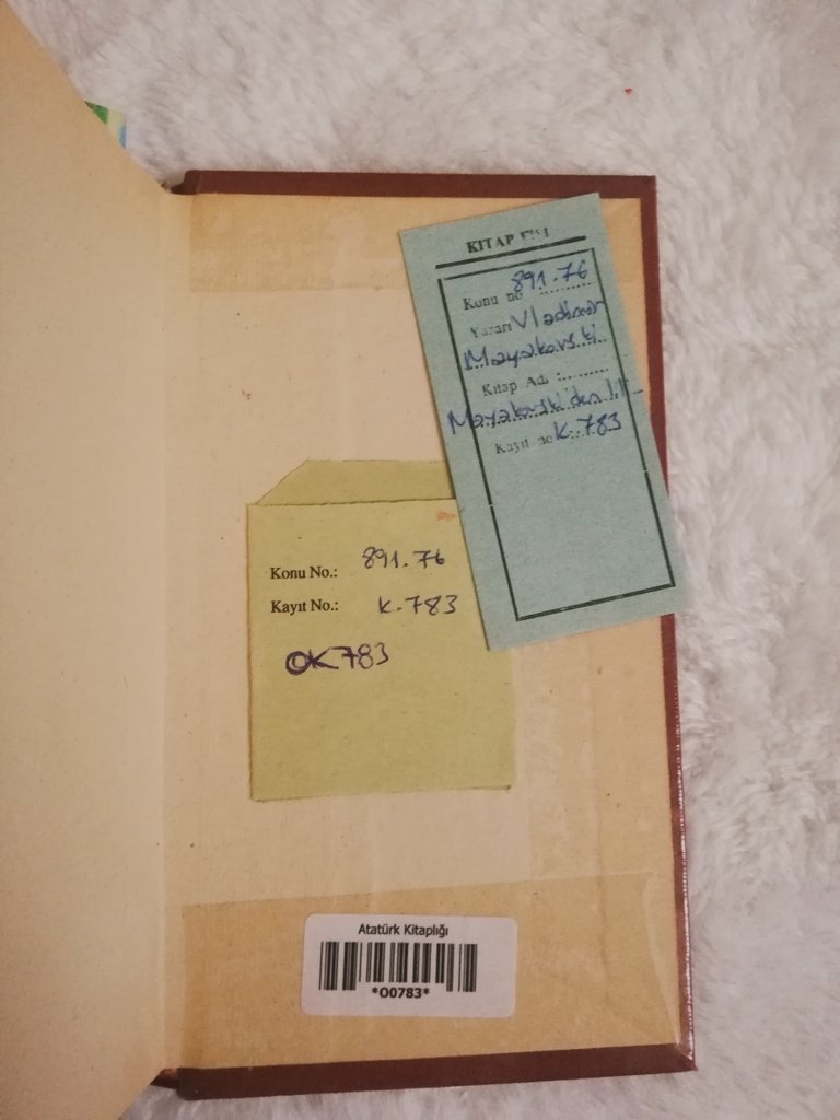 Mayakovski'den Lili Brik'e Mektuplar
'70 ilk basım, De Yayınevi
🐈🐕