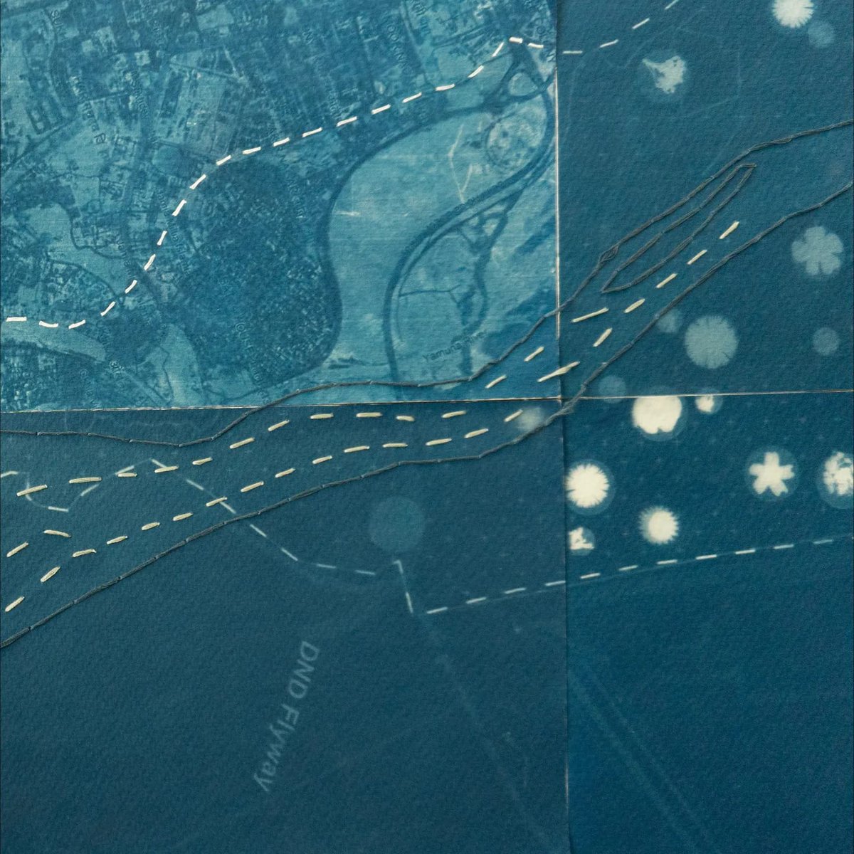 SocialDesCollab's tweet image. #CounterMapping of #Yamuna floodplains in Delhi by @swatijanu at @art_omi using local flowers to commemorate villages recently displaced due to the riverfront development plan. 

How can we tell stories of under-represented groups missing from official maps in more tangible ways?