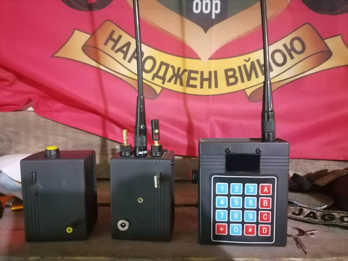 Dima, the sapper of 102 brigade, made himself the distant exploder from AliExpress parts. The kit of 8 exploders and remote-control device costs 30 000 hrn, while the American analogue costs 1 000 000 hrn.