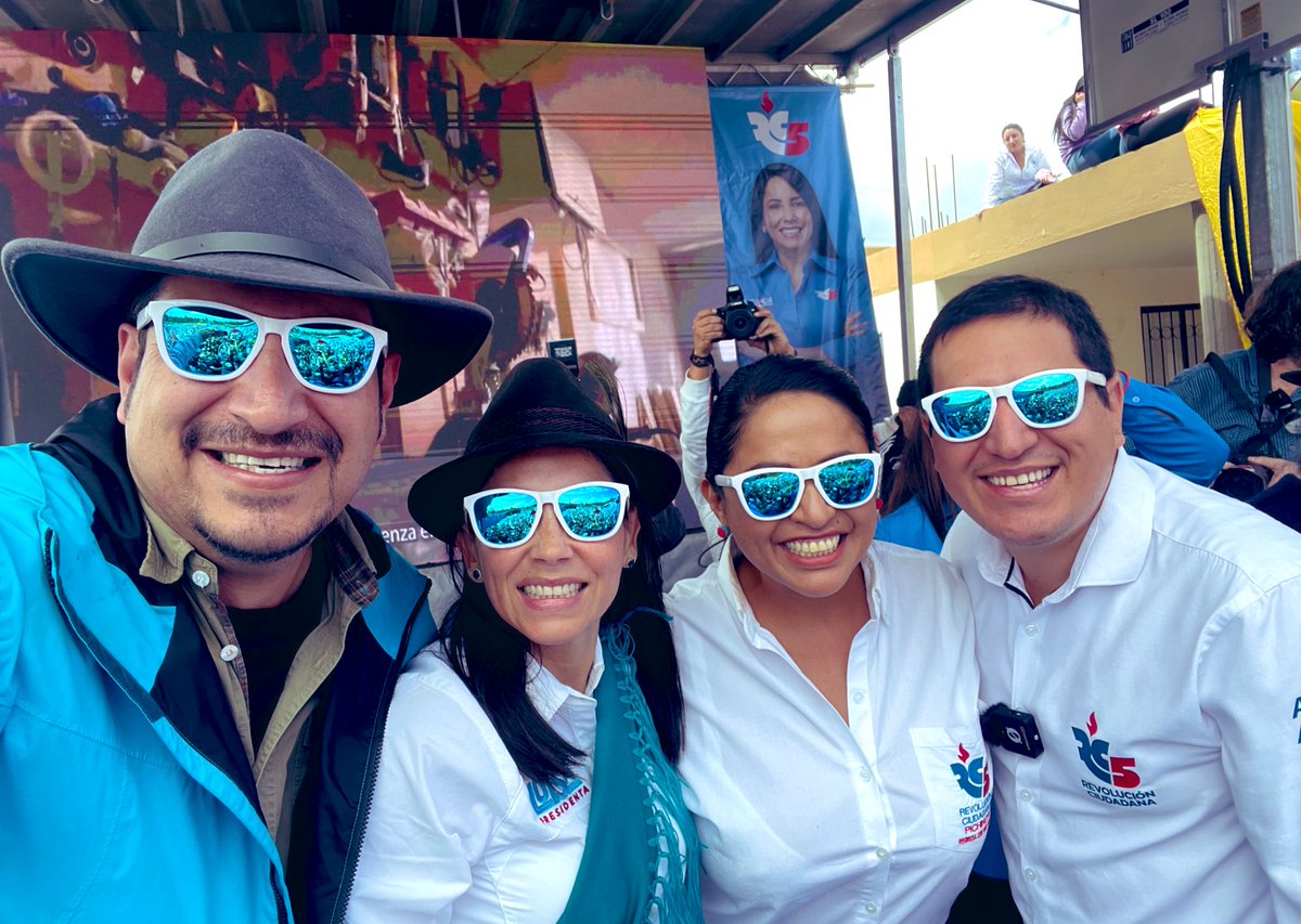 AlexTonello5's tweet image. Binomio Cuadrado Perfecto #ModoLú 🤩😍😎
#ResurgirDeLaPatria 
#LuisaPresidenta 
@LuisaGonzalezEc 
@ecuarauz 
@PaolaPabonC