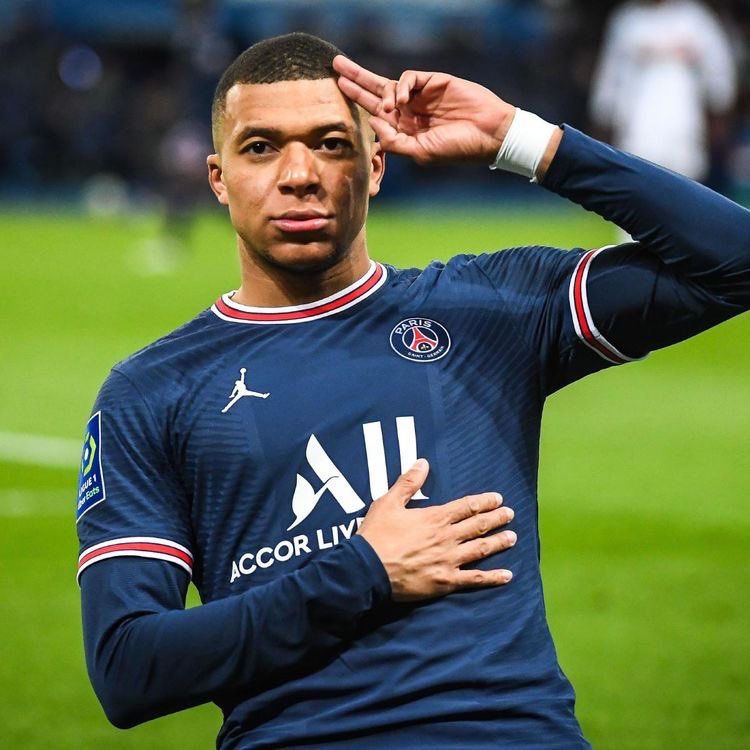 flowjvr's tweet photo. Seis jogadores do PSG entraram em contato esta manhã com o presidente Nasser para reclamar das declarações feitas sobre o clube por Mbappé em uma entrevista à revista France Football.

@SkySports https://t.co/lwiig3LwIw