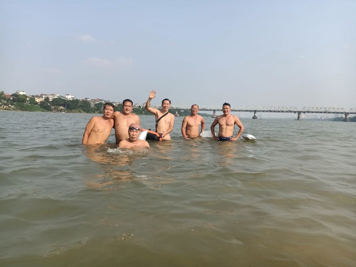 tam_song82962's tweet photo. Tung hoành bãi sông

#nude #naked #nakedpublic #naturist #naturistbeach #exhibitionist #swimming #naturism #midageman #nudist #nudism #nudistboy #exhibtionism #exhibition https://t.co/BnRHaBZiye
