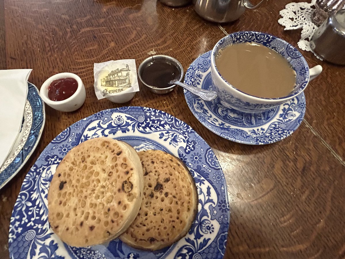 Saturday morning brunch at @MaidsofHonour: crumpets with butter, jam, and marmite. Marmite and butter for main; jam and butter for dessert 

#london #crumpets #brunch #Saturday #SaturdayVibes #coffee #marmite #jam #english #kew #butter #SaturdayKitchen