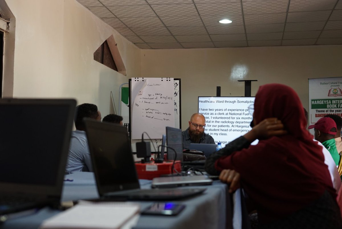 hibf's tweet photo. Mastering the art of writing a compelling application cover letter in today's English learning course! 📝✉️ #ApplicationWriting #EnglishLearning #CoverLetterTips  #hibf2023 #HCC #resilience #KnowledgeIsPower https://t.co/Mor5MpZIKU