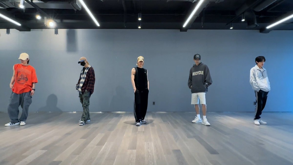 WayV 威神V 'Phantom' Dance Practice (TMEA ver.)
 
youtu.be/Kzd-j66vbkg
 
#TMEA2023
#WayV #Phantom
#WayV_Phantom
#WeiShenV #威神V