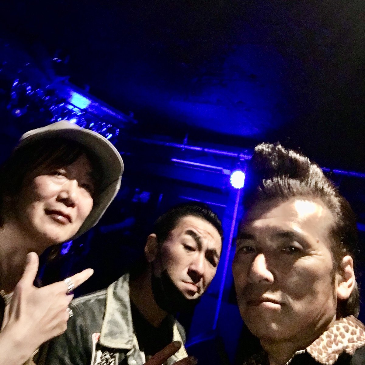 RockenRollClash's tweet photo. #thefivemorioka
#theletsgos
#レッツゴーズ
#killbypop
7/1八戸-7/2盛岡とライブ連戦から一週間経ち〜ロスレポ🤣失礼!盛岡の物販でLP盤を購入〜何気にCDと収録曲は11曲と同じながらB面6曲のIN MY HEADからと曲順が変わっててA面一曲目は
Never Stop Rock’n’Rollと表記、サイン入りの記念のLP盤😀 https://t.co/O5WKFedLGn