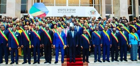 AbrarSuleiman's tweet photo. የኬንያ ፕ/ት አንዳንዶች "ልሙጥ" የሚሉትን ሰንድቃችንን አስጊጠው ለአፍሪካ ብሩህ ተስፋ ተመኝተዋል!
ይህንን ሲያይ የሚያቃዠው መንፈስ ይወጋ እንጂ
አፍሪካ ያጌጠበትን ሰንደቄንማ አልጥልም!
ዛሬ የተሰጠኝ ህይወት፥
ሰው ተከፍሎበታል በደምና በአጥንት https://t.co/7gbFzPy4h0