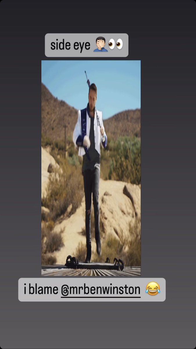 angelslouisw's tweet photo. uno no puedo ni dormir porque se levanta y ve que Liam Payne no solo estaba escuchando Steal My Girl, si no también se prueba el outfit que uso en el mv y dice “en serio, quién me dejó hacer eso con esa mano rota, lo filmo y luego lo puso en la tv a nivel internacional” https://t.co/TVb7HGoJ9U