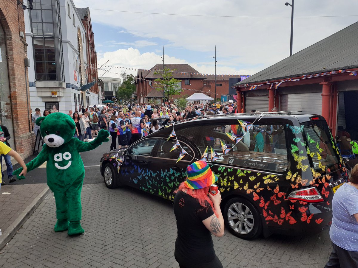 StuartMemberCo's tweet photo. It's a big celebration at Crewe Pride today. Join the Coop Funeralcare team and come and see the Rainbow Hearse!!!
#crewepride #beingcoop https://t.co/yJySli6oT1