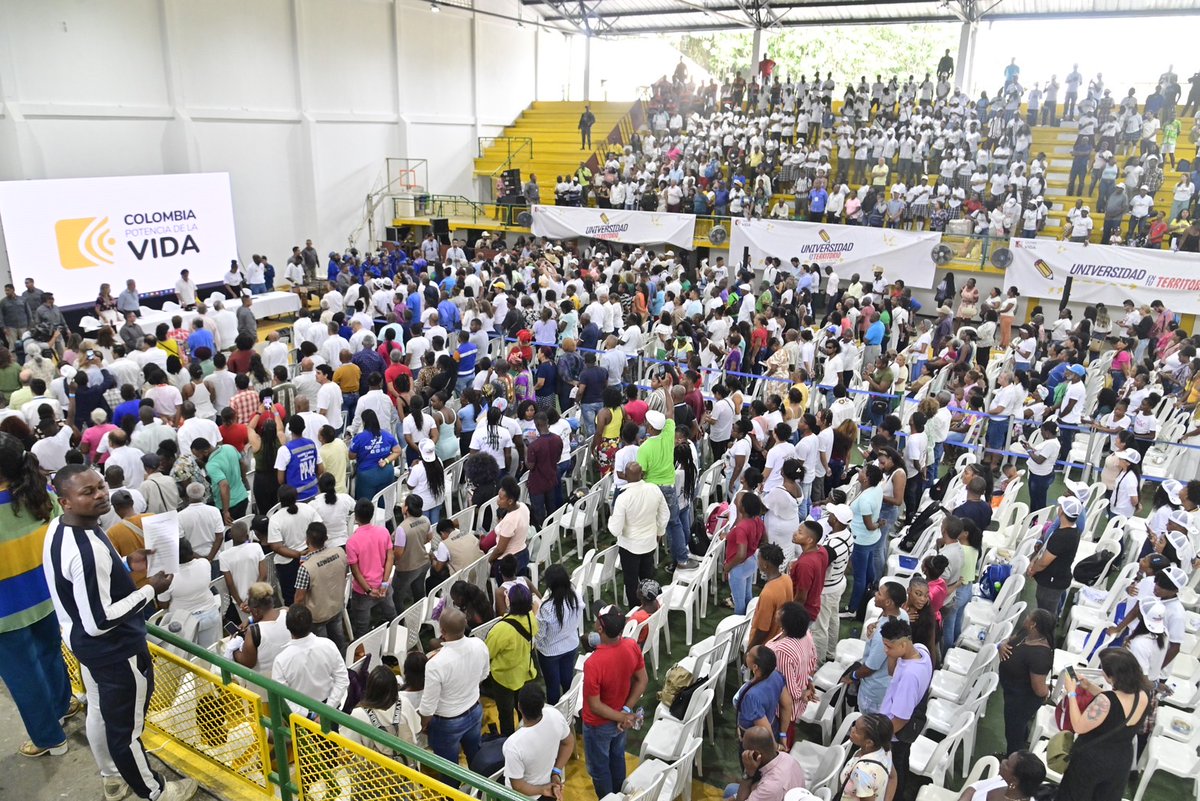 Gustavo Petro tweet media