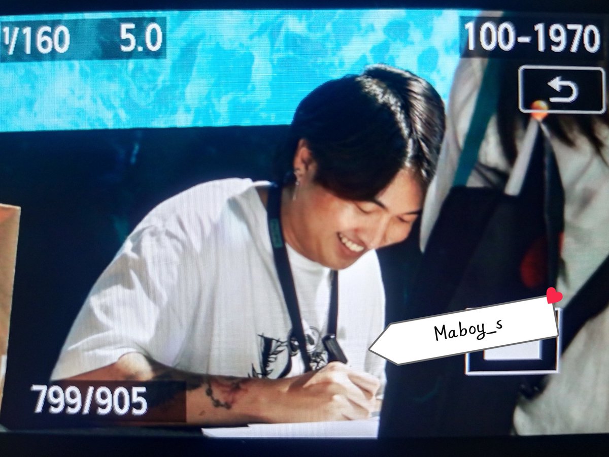 MaBoy_s's tweet photo. [Preview] 230708 กล้าและแฟนไซน์ของเขา 🥰 #CigaretteSKla #VCTAscension #VCTAscensionPacific #ใส่นัวแฟมิลี่ https://t.co/aD4WDq7zUV