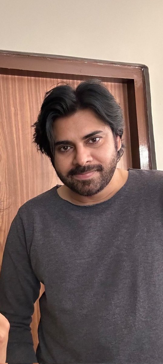 TrendPSPK's tweet photo. Kalyan 😍 https://t.co/ZmHmXGLOfX