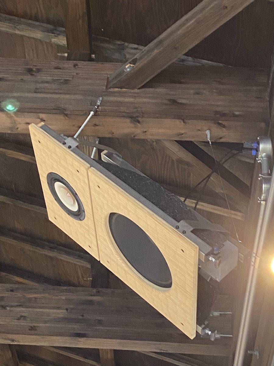 実は10日ほど東京のある離島に来てます