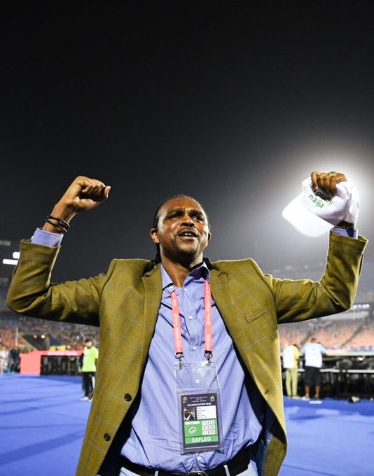 luisfernanfilho's tweet photo. Momento histórico na Nigéria: KANU, lenda do futebol nigeriano, será o novo presidente do Enyimba, o maior campeão nacional.

Kanu fará dupla com Finidi George, treinador do clube nigeriano, após 28 anos do título conquistado pelos dois na Champions League (AJAX).

LENDAS 🇳🇬 https://t.co/5Eui8FGYt9