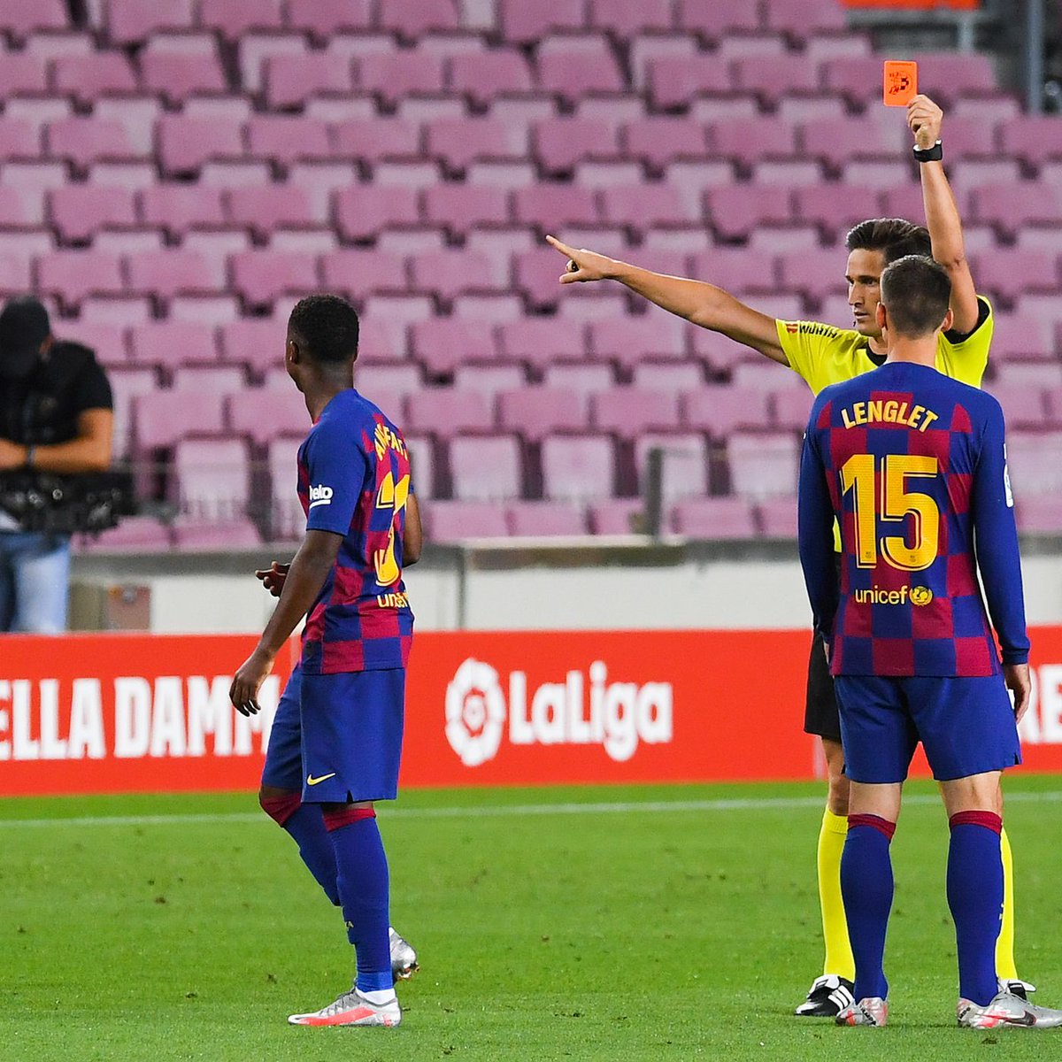 On this day 3 years ago: Ansu Fati's 30th game for Barcelona was one to forget, as he was sent off just 4 minutes after coming on at half-time vs Espanyol.

Fati became the 4th youngest player to get a red card in La Liga history. https://t.co/DLJysH6VCD