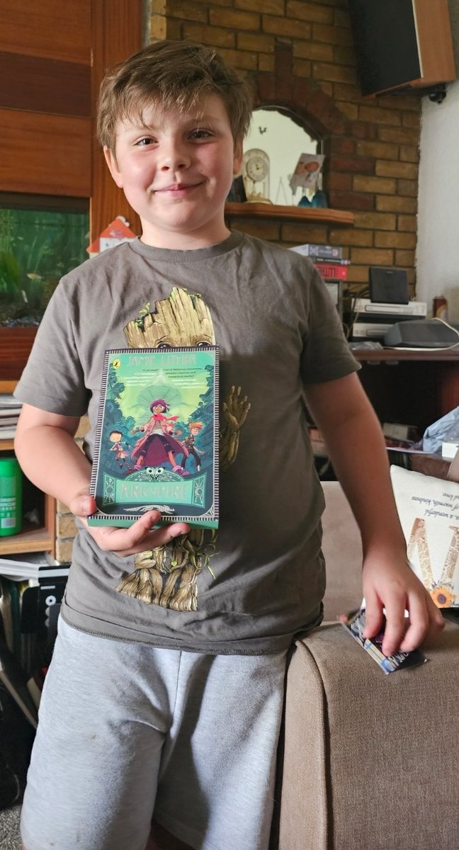 parrypaints's tweet photo. @jamieillustrate vi very excited to get the new book today. Can't wait to start it with her tonight looks great! https://t.co/KXTKeAUnzZ
