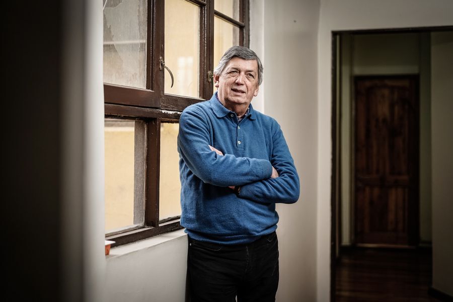 latercera's tweet photo. #LTSábado | Lautaro Carmona: “Aquí hizo crisis el modelo del Estado que externaliza una cantidad inimaginable de funciones” https://t.co/NPruMlPYIB https://t.co/0x4fngf6gM