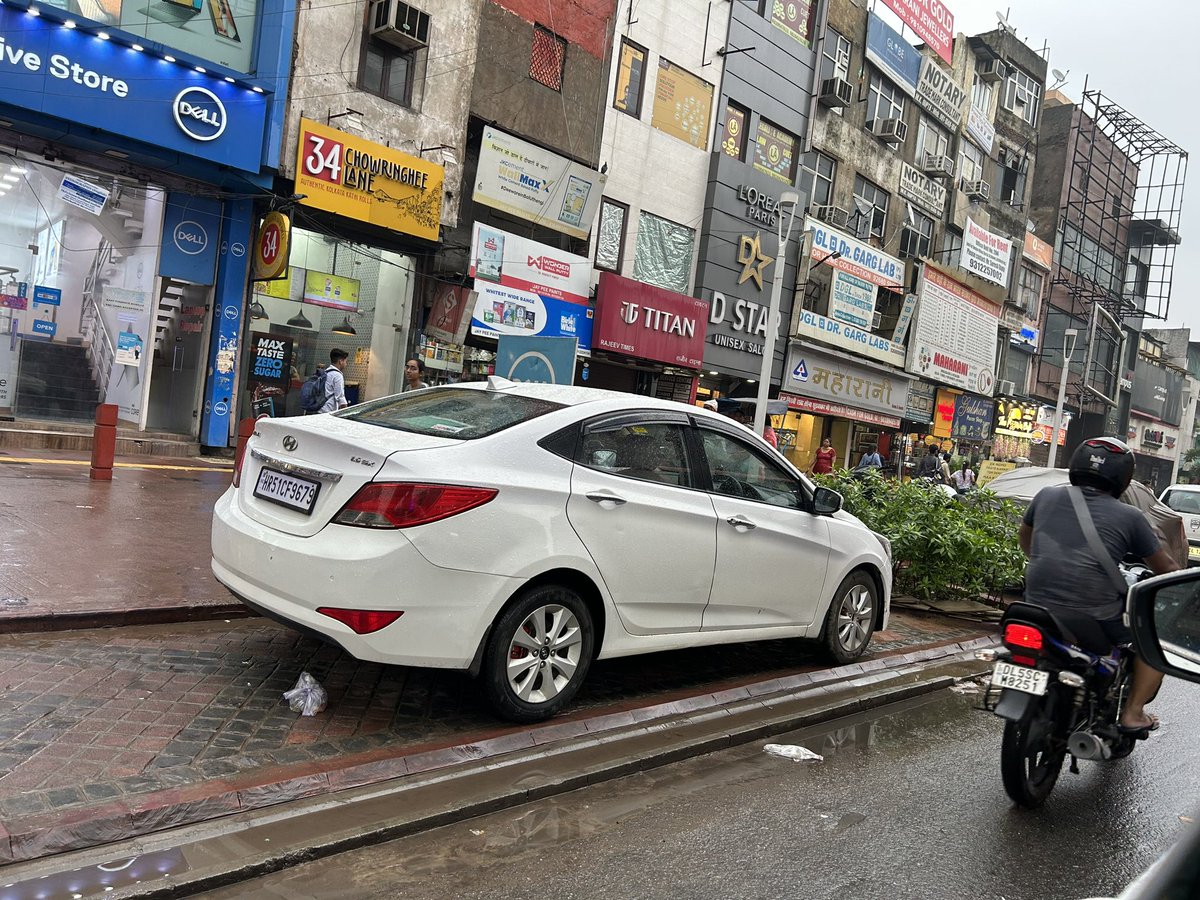 mukulkapoor18's tweet photo. @OfficialEdmc Wonder why beautification of Vikas Marg was done? For parking cars? These tiles will break soon and taxpayers money will go down the drain. https://t.co/ZsVQ8bll15