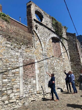 Archaeologist Frank Coyne used his mobile phone to guide his way into a cellar which now stands on the site where Patrick Sarsfield, famous defender of Limerick, is thought to be buried. He couldn't believe what he found...
The search for Sarsfield has all the drama of a film. 👇