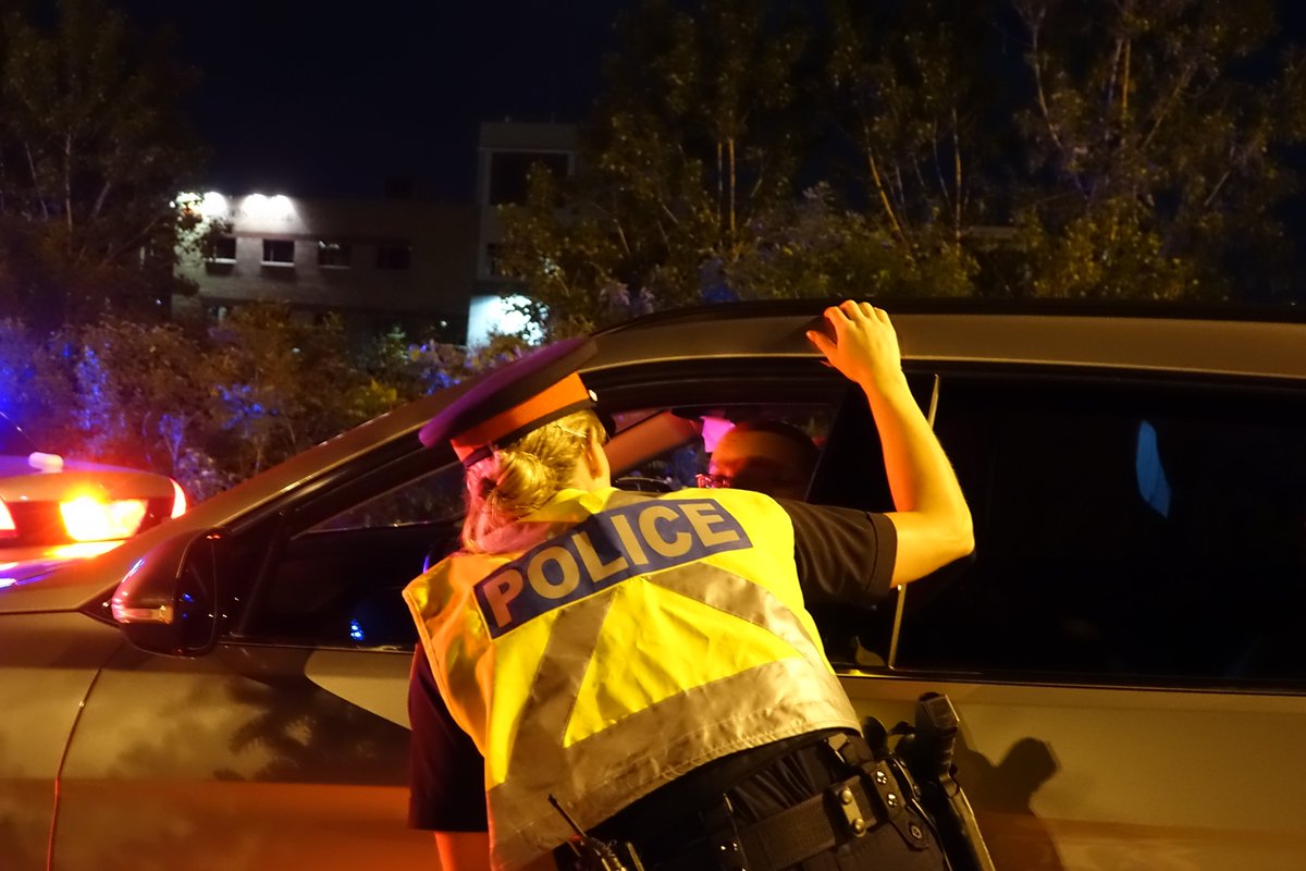 Last night, officers conducted traffic enforcement in the Strandherd, Fallowfield and Trainyards areas in response to speeding/stunt driving complaints. Officers issued over 60 tickets, including 3 for stunt driving (Vehicle Impoundment) and 17 for speeding.

Other tickets