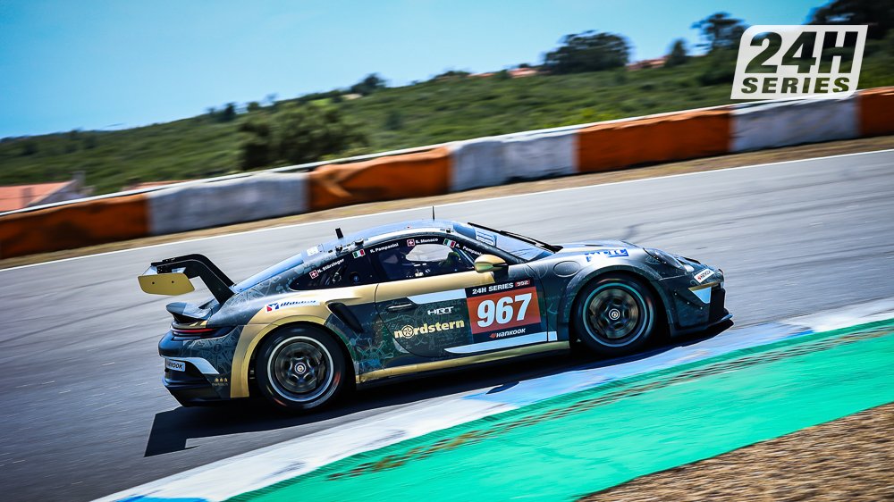 24HSERIES's tweet photo. #24HSERIES | Disappointment for #HRTPerformance (930), which has now been pulled into the garage, from 2nd in 992-Am with gearbox issues. A full change might be needed...

Class rival #RPMRacing (907) meanwhile is running 4th in 992 and 9th overall. 

#12HESTORIL #Porsche https://t.co/UMebIMtLUi
