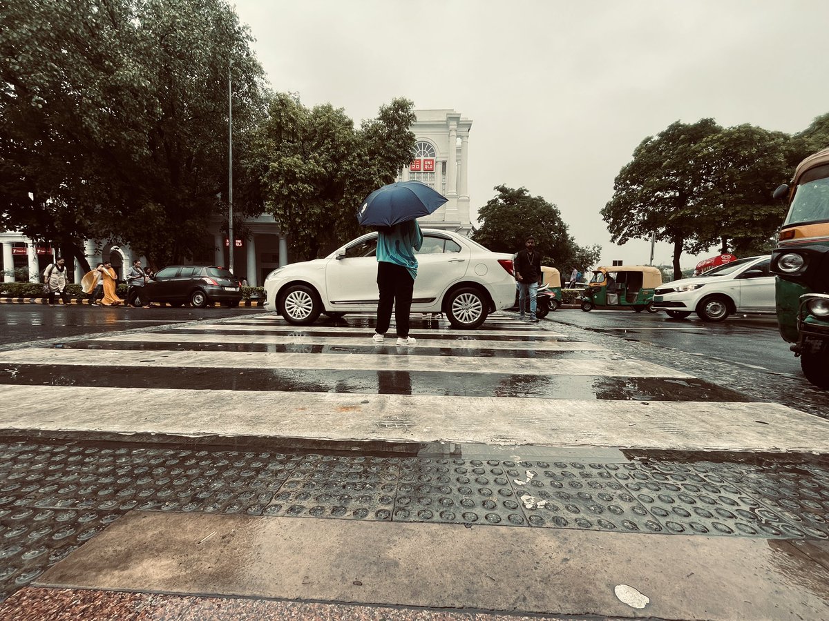 aybeljohn's tweet photo. Clouds knew no stop until 6 tonight. #Delhiberately walked out into rains after some years to get drenched. 
#Delhiberation #DilliRains https://t.co/T4eiJfmrBO