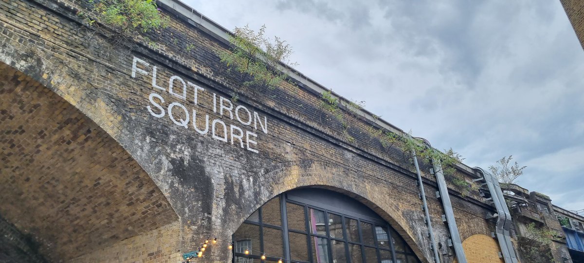 tom_lowe21's tweet image. Thanks @BetterBankside for the tour of #FlatIronSquare and #BoroughMarket! Lovely getting tips on photography from @JetBlackSquares. Supported by @thearchcompany #ARCHDAY2023 #loveyourarches