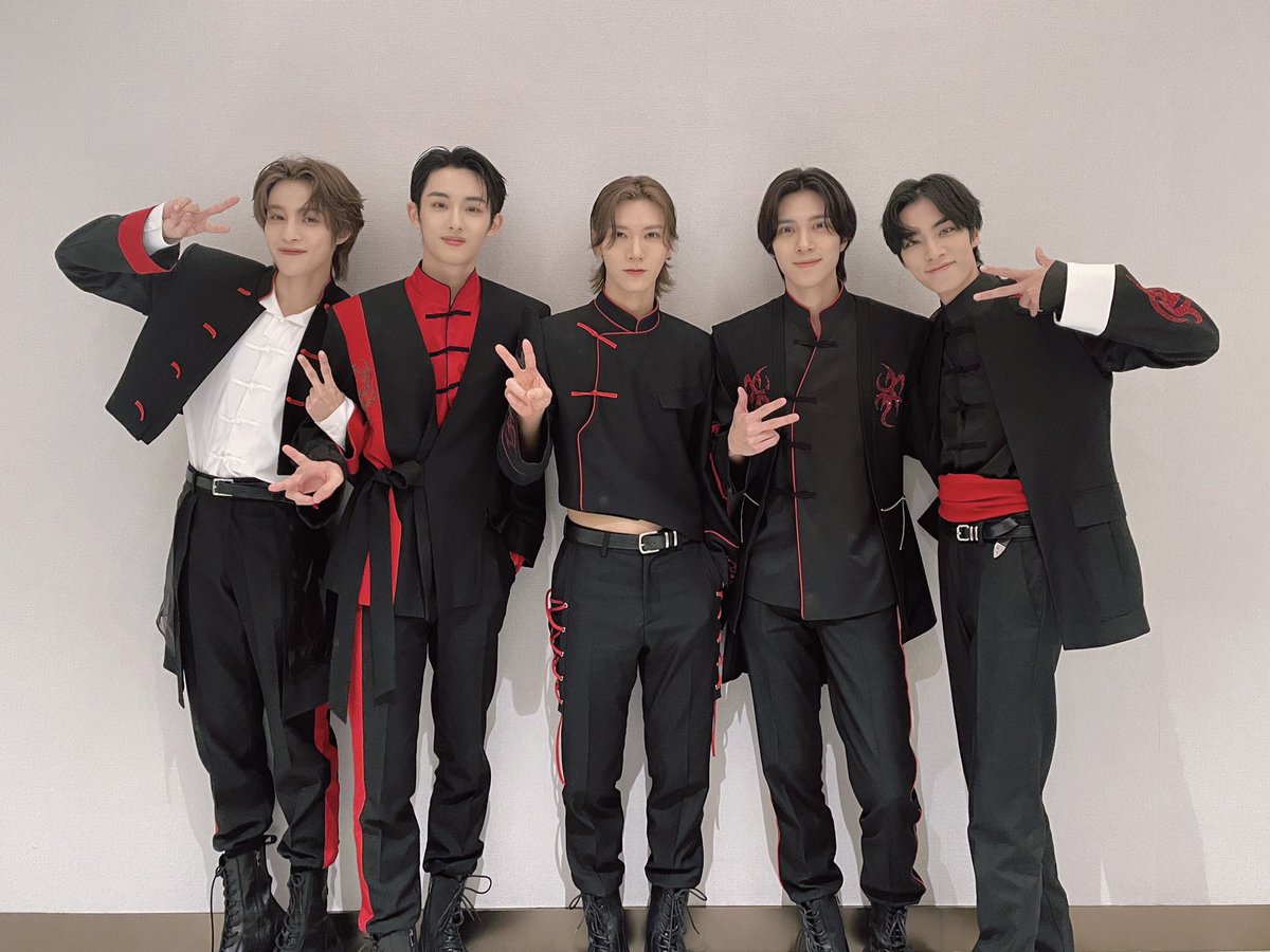 威珍妮们🥰大家喜欢我们今晚的表演吗？这算是我们特别准备的一个礼物啦🎁很荣幸能登上今日TMEA音乐典礼的舞台，希望大家都看得开心！我们明天音乐节上再见哦💚👋🏻

WayZenNies🥰Do you like our performance tonight? It was our little gift for you🎁It's our pleasure to be on #TMEA2023 , and we