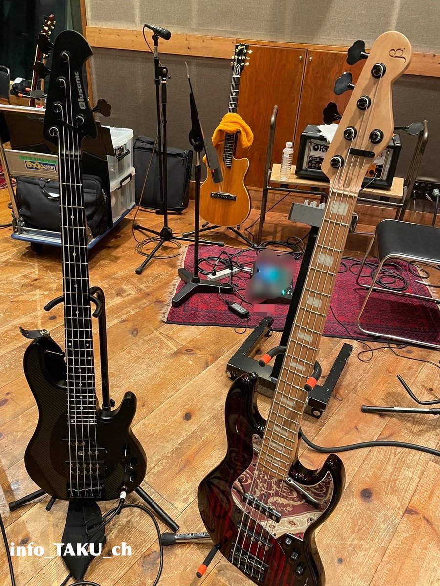 info_TAKU_ch's tweet photo. 【レコーディング】

必殺 #ORANGE の三段重ね
#CRUSHBASS25
#AD200BMKⅢ

そして今回の使用べース
#Hofner 
#BLACKCLOUD
#Alusonic

#いつもありがとう
#黒澤楽器本社
#TAKU #横浜銀蝿 #BASS https://t.co/Snkad55Dct