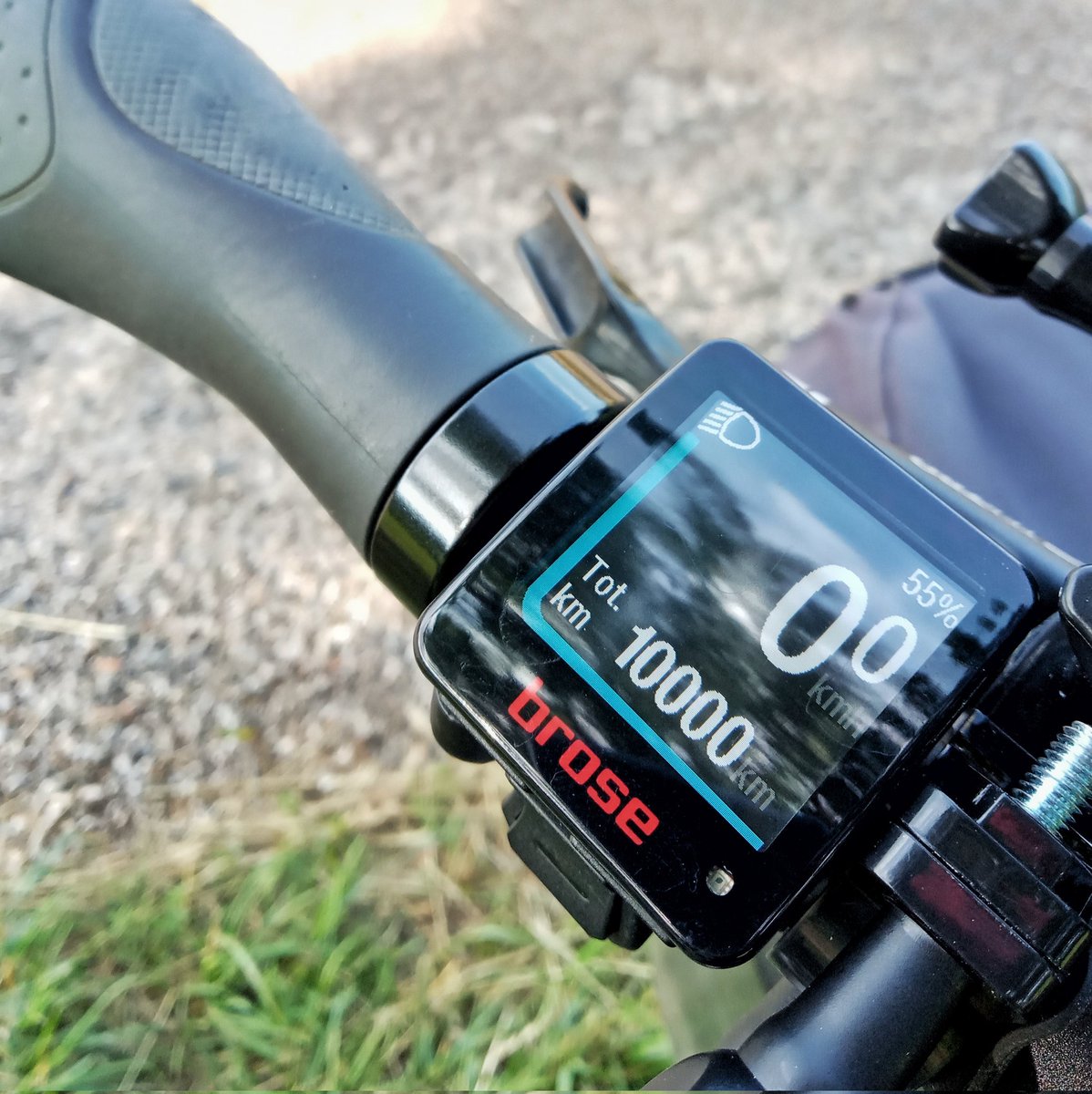 RdeBke's tweet photo. Après 10000 km, il est temps d'envoyer le moteur du G4 @DouzeCycles à la révision.
Les roulements grattent, le boîtier moteur fait un vieux bruit de mécanique mal ajustée...🤪

Il a bien servi, c'est mérité.
On va aussi en profiter pour nettoyer un peu les petits recoins. https://t.co/bGAKx8jFtL