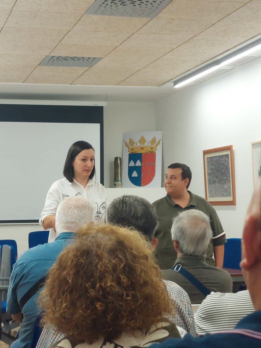 martatrenzano's tweet photo. Las campañas electorales también sirven para conocer el territorio y a sus gentes. Qué gran alcalde tiene Pedralba con @Andoni_Leon que ha recuperado la alcaldía 16 años después. Gracias a l@s compañer@s de la Serranía por acogerme y escucharme. Seguimos en la pelea. #23J https://t.co/dZnHuARdch