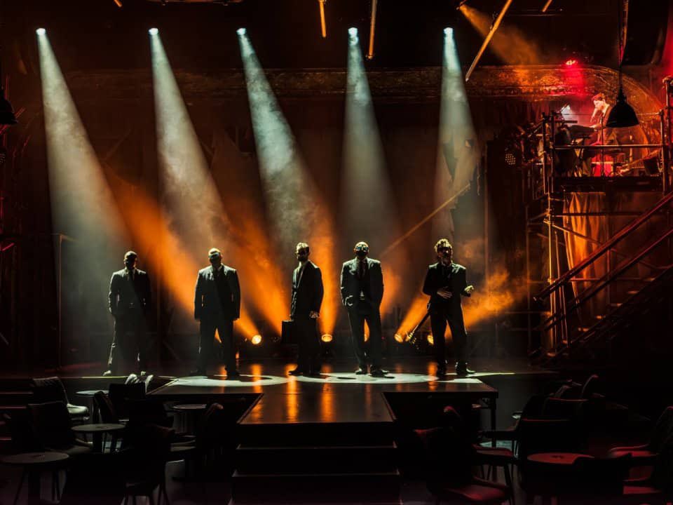 ‘Celebrates everything intriguing, iconic &amp; violent surrounding film writer, producer &amp; director Quentin Tarantino’

The thrilling <a href="/Tarantino_Live/">TarantinoLive</a> at <a href="/RiversideLondon/">Riverside Studios</a> is accompanied by some first-class singing, says <a href="/ElaineC_reviews/">Elaine Chapman</a> ★★★★ #RT

theatreandartreviews.com/2023/06/28/tar…