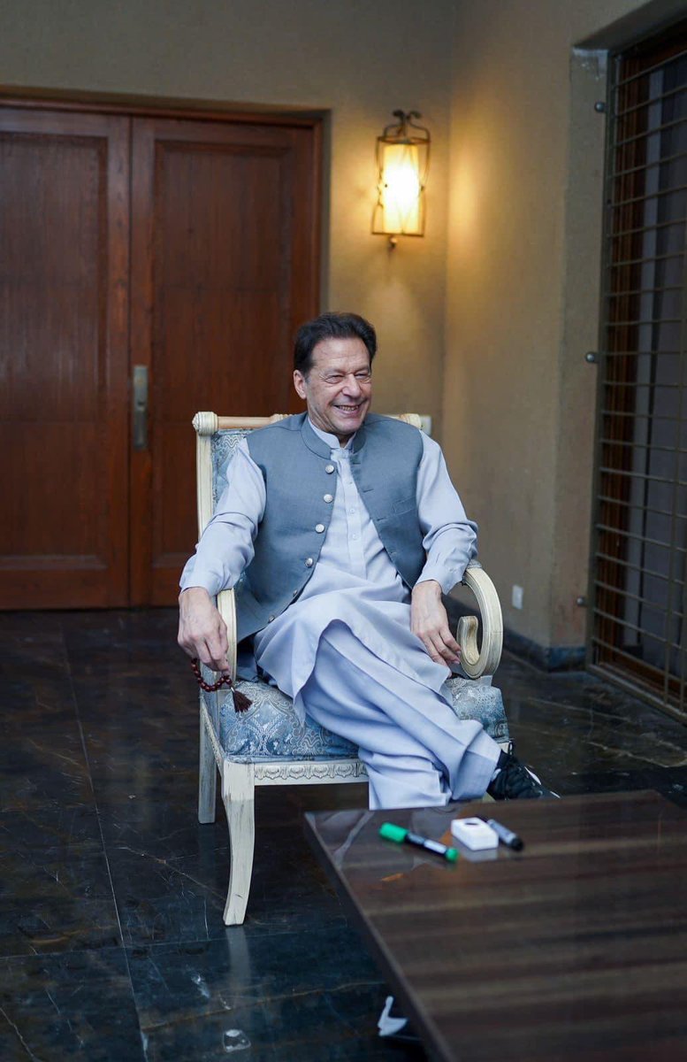 PTIofficial's tweet photo. PTI Chairman @ImranKhanPTI in Zaman Park earlier today: 🇵🇰 https://t.co/v03j9luF7X