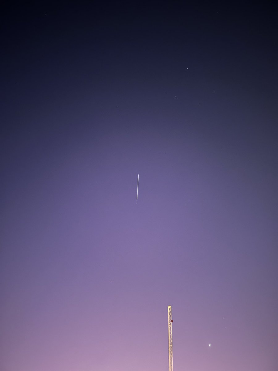 Mike_DB_TT's tweet photo. What is this ? At 6:03pm Today 
#melbourne #hampton #Victoria #shootingstar ? https://t.co/jkkW7AUDKU