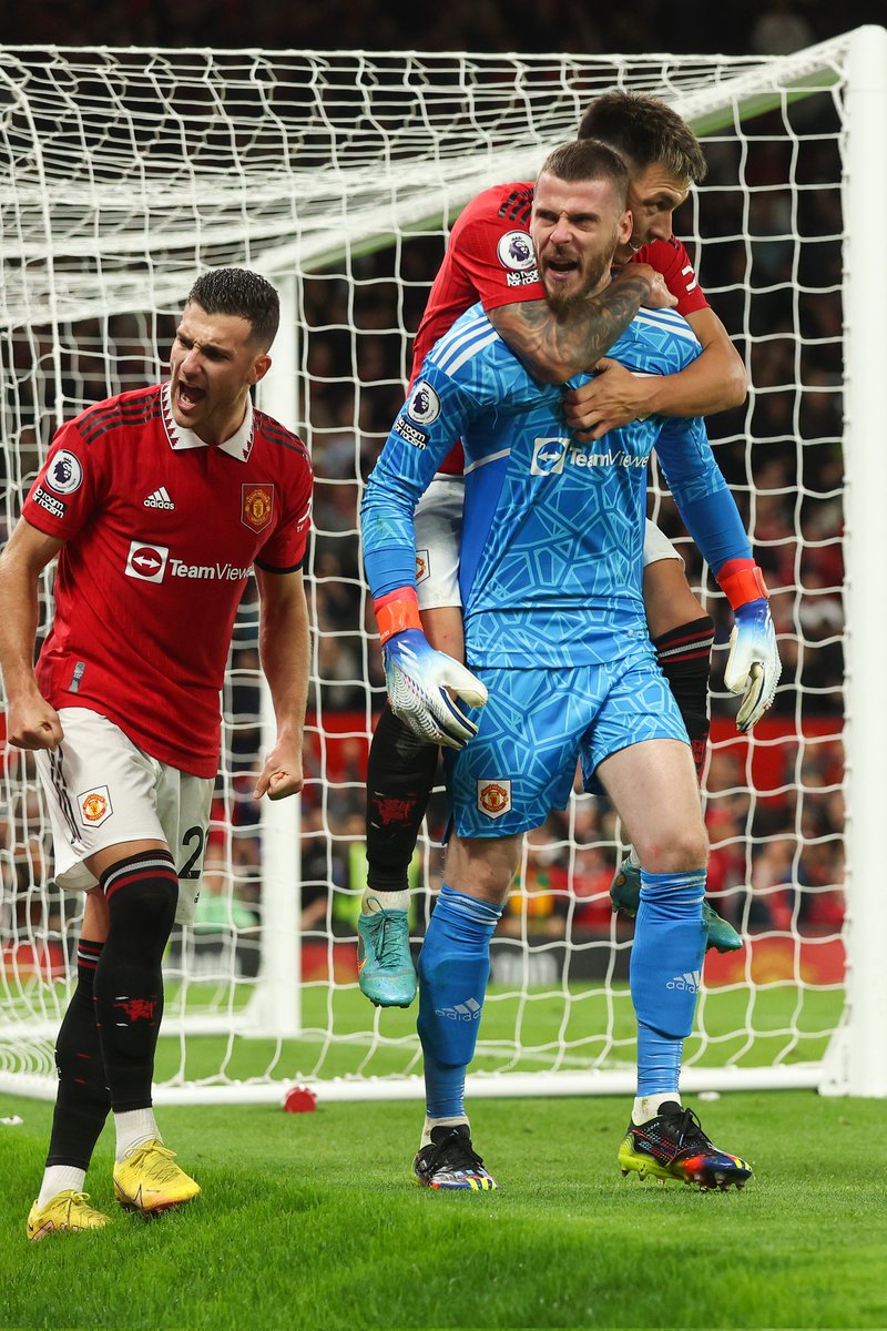 I have nothing but gratitude for David De Gea. Yes, it was time to leave but he's been a huge part of this club's history. 

Hope he can do well wherever he ends up. Thank you David. 🔴👑

#DaveSaves
