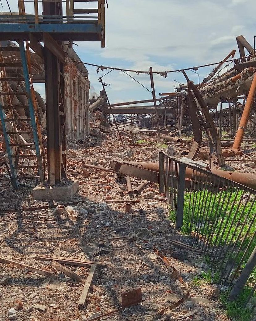 Finding peace and being pessimistic in chaos .